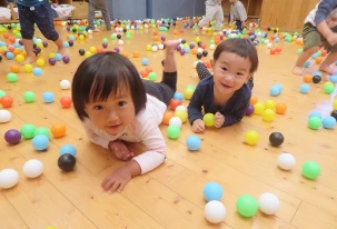 0-2才児クラスのお散歩風景